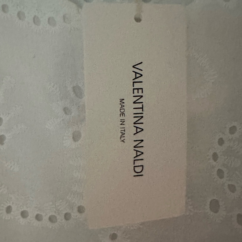 NWT, Valentina Naldi, made in Italy, 100% cotton eyelet top - Picture 3 of 3